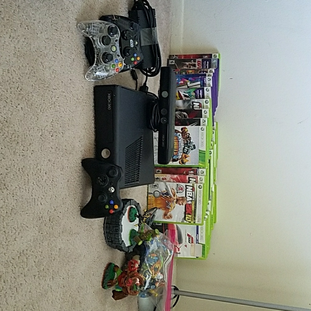 Xbox360, 31 games, kinect, and 3 controllers